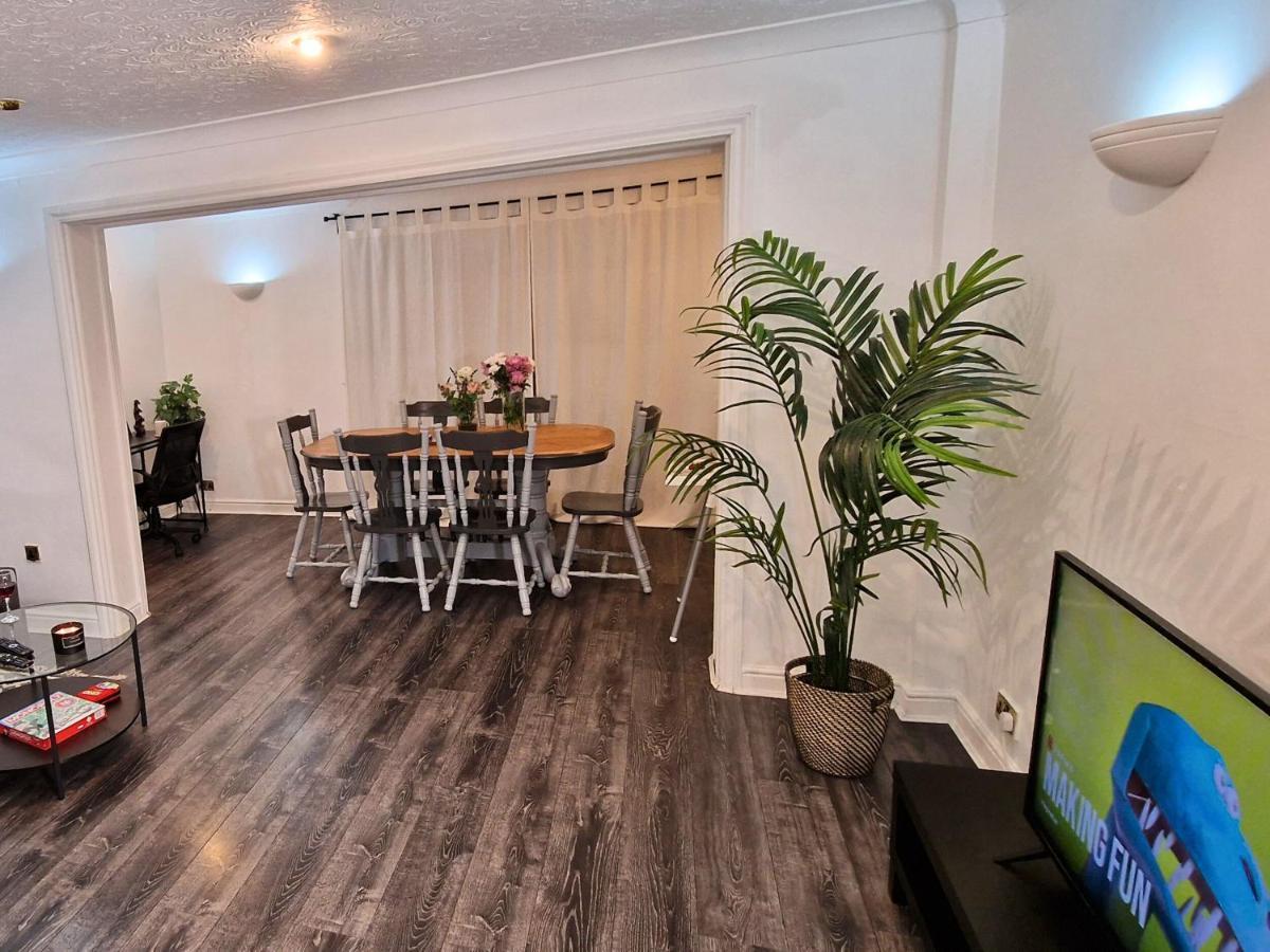 Spacious & Comfy Home- Very Close To Nec Birmingham ,Hs2 & Airport- Perfect For Contractors & Groups- Free Parking & Fast Wifi Marston Green Exterior foto