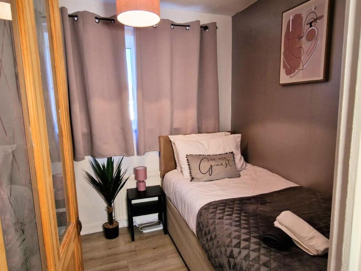 Spacious & Comfy Home- Very Close To Nec Birmingham ,Hs2 & Airport- Perfect For Contractors & Groups- Free Parking & Fast Wifi Marston Green Exterior foto